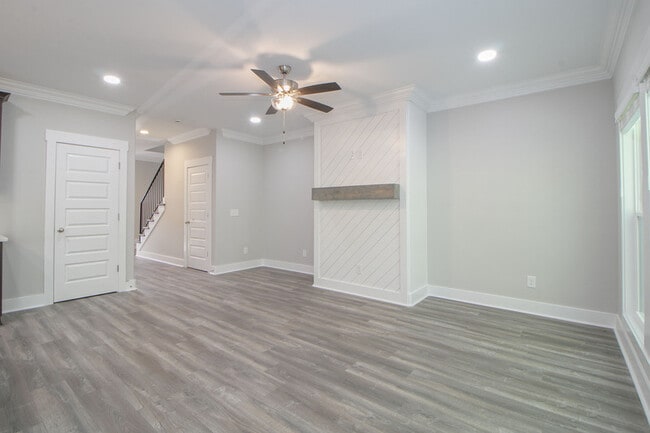 Building Photo - 166 Sango Dr
