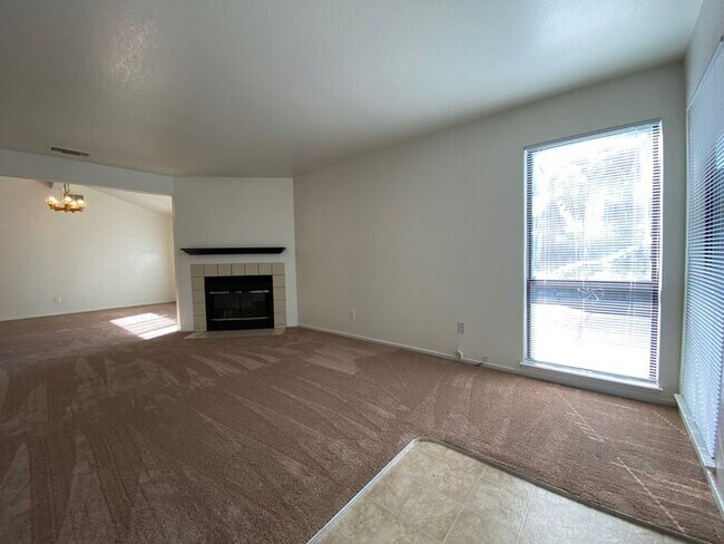 Building Photo - 2/2 Condo in Folsom for Rent! 911 Bidwell #F