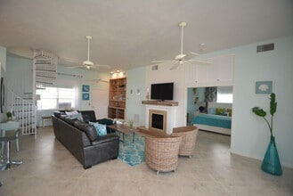 Building Photo - 62 Moody Dr