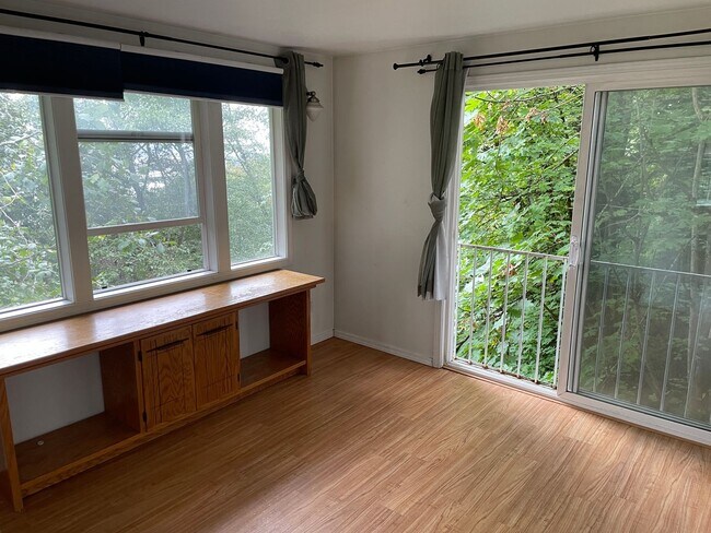 Building Photo - West Seattle - Cute Pigeon Point Open 1 Be...