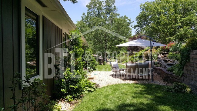 Foto del edificio - Furnished Kimberling City Duplex! ALL UTIL...