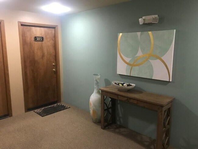 Photo - Hidden Gem in Northeast Seattle-One month ... Apartment