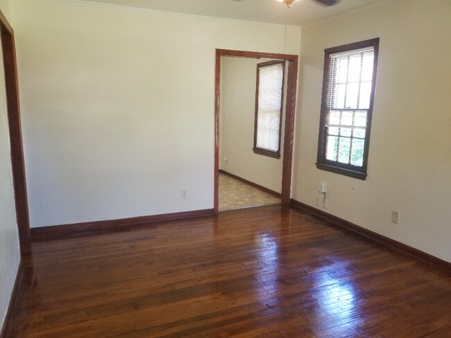 Building Photo - 5307 E Elm St