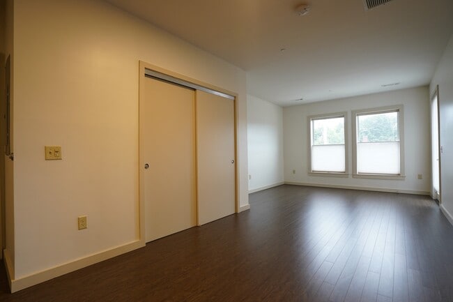 Building Photo - 400 Langley Rd