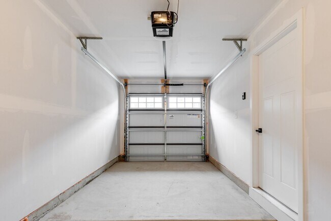 Foto del edificio - New Luxury Townhome Available in Belle Heights! ***Available Early July 2026***