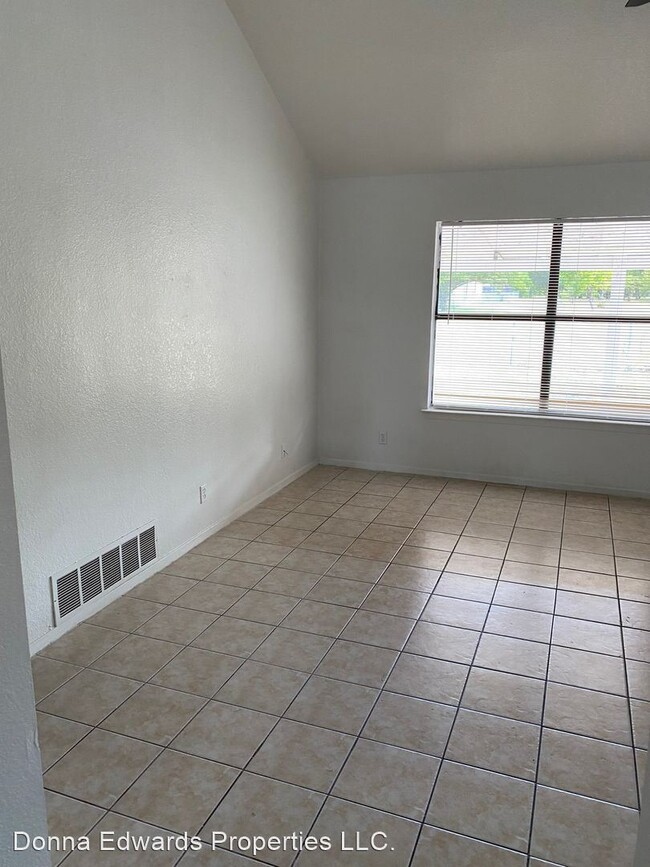 Building Photo - 3 br, 1.5 bath House - 2416 Jerome