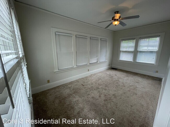 Building Photo - 3 br, 2.5 bath House - 1701 E. Washington