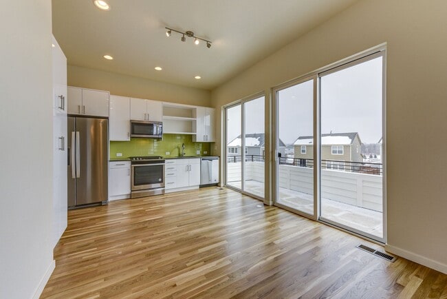 Building Photo - Beautiful 3 bed 2 bath with high end finishes.