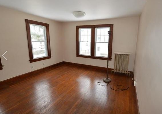 Lots of windows - 3010 Cannon Rd