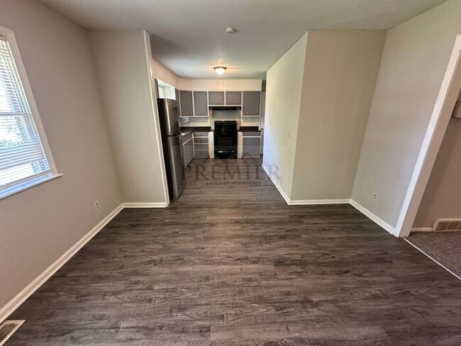 Foto del edificio - 4 bd/1.5 ba house Rent $1475 -11808 Smalle...