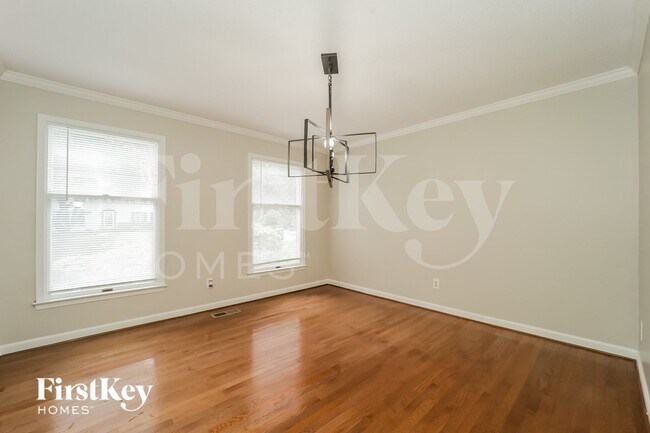 Foto del edificio - 1303 Wakefield Pl