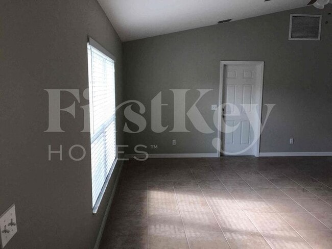 Foto del edificio - 11986 Booth Ave