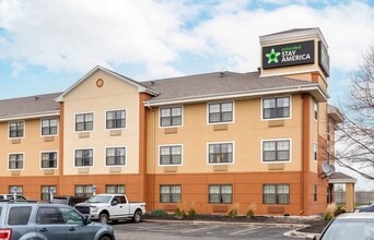 Building Photo - Furnished Studio-Columbus - NE I-270
