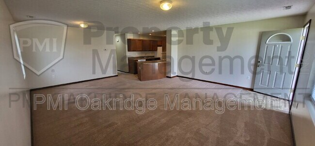 Foto del edificio - 740 Meadow Glen Ave