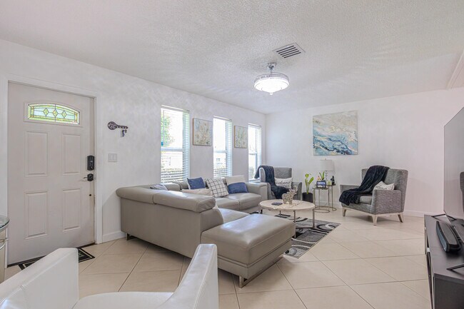 Foto del edificio - 787 Carissa Dr