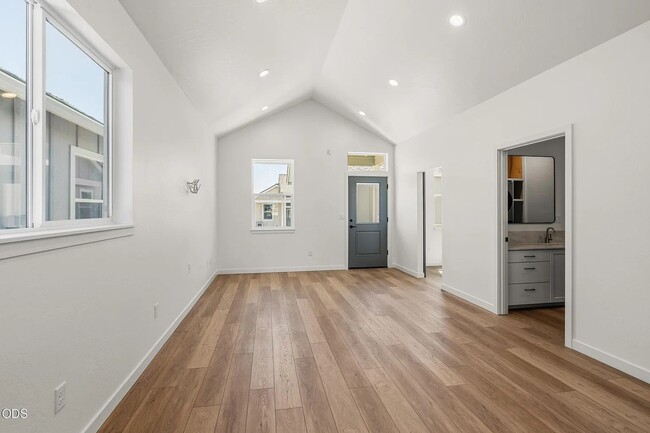 Building Photo - 202 Gangnes Dr
