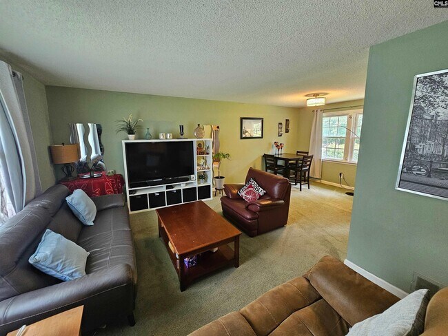 Building Photo - 625 Challedon Dr