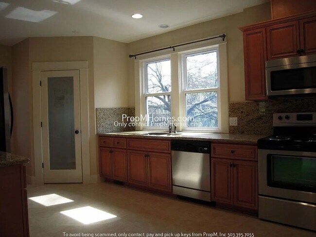 Foto del edificio - Timeless Belmont Home with Modern Updates!