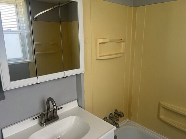Foto del edificio - 3664 W 48th St