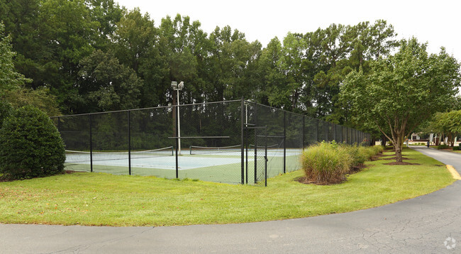 Tennis Courts - Colonial Pointe Apartments