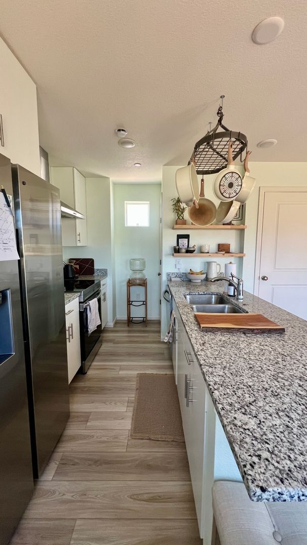 Building Photo - Available Furnished or Unfurnished! Newly ...