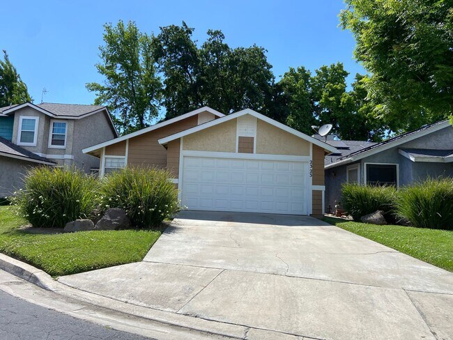 Foto del edificio - Nice Condo located in St. John's Parkway! ...