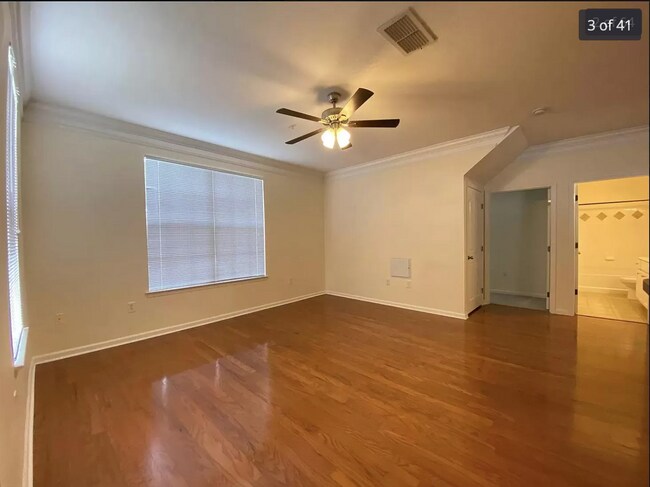 Building Photo - 6004 Newport Ln
