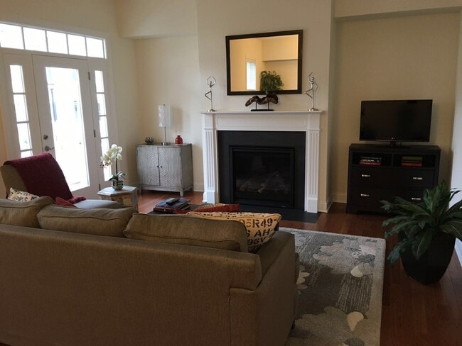 Building Photo - 8 Sherwood St