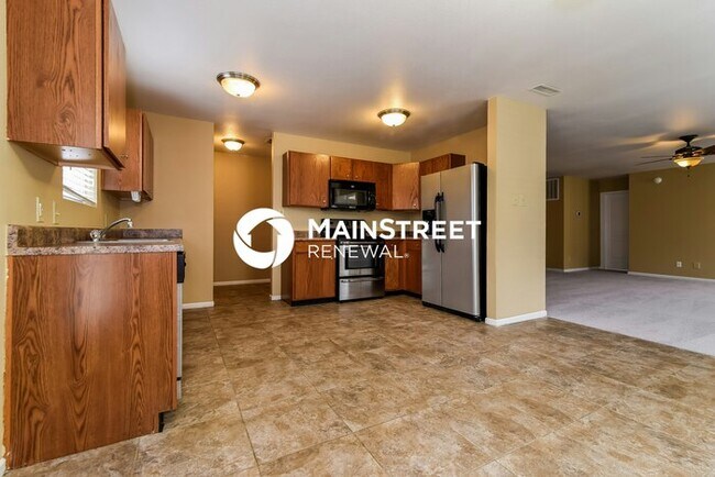Building Photo - 3 Bedroom Pet-Friendly Home in Indianapolis, IN with Main Street Renewal