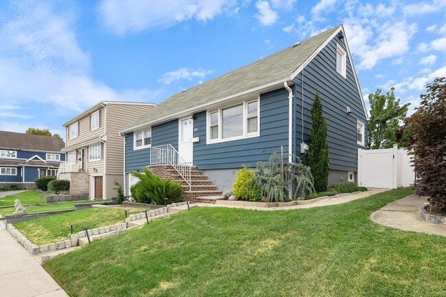 Building Photo - 47 Blondel Dr