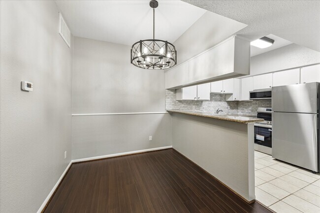 Foto del edificio - 2100 Tanglewilde St