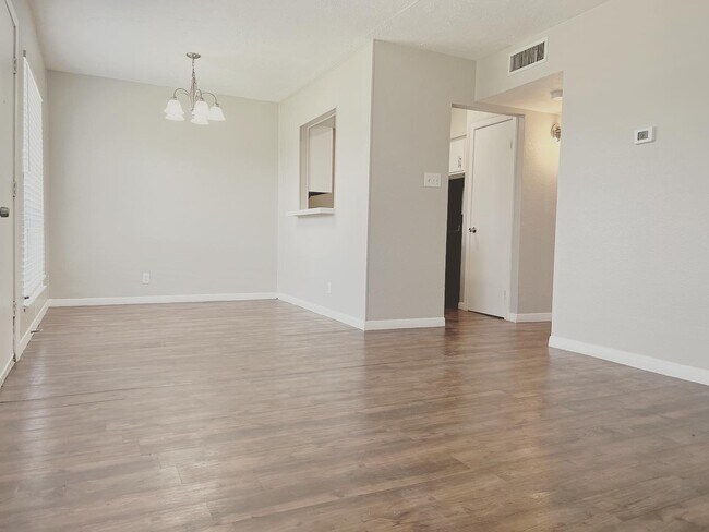 Building Photo - 455 Eldon Dr
