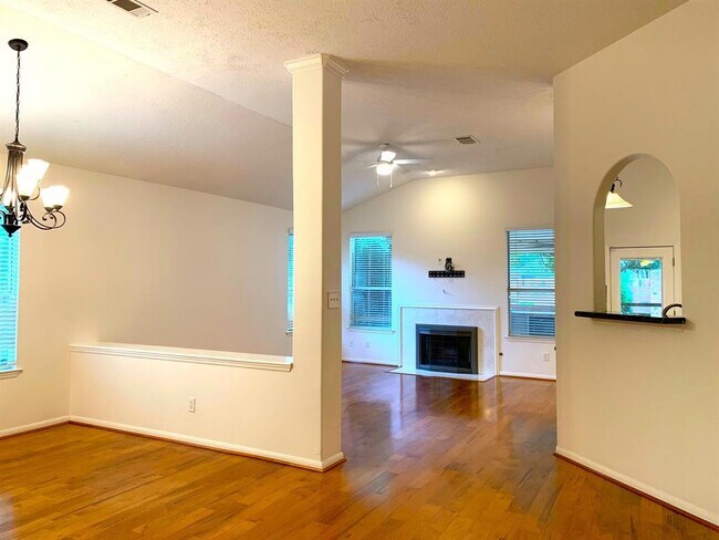 Building Photo - 4739 Silverlake Dr