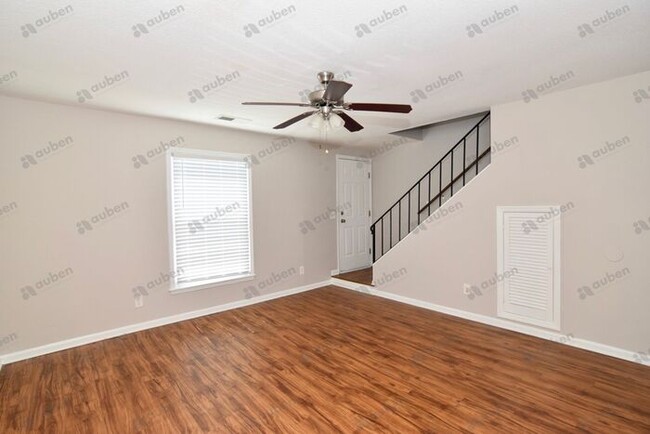 Building Photo - All-Electric 2 Bed/1.5 Bath Townhouse