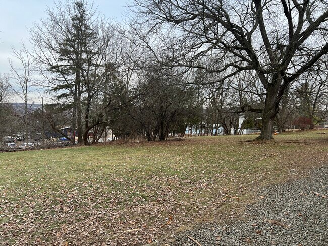 Foto del edificio - 137 Coddington Rd