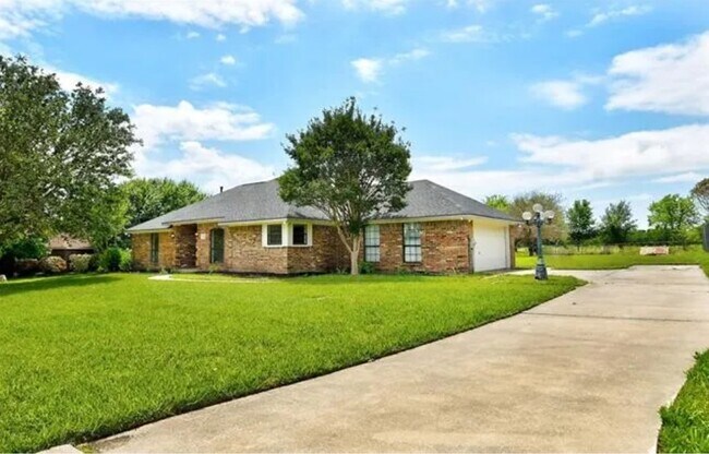 Building Photo - 130 Hunters Glen Dr