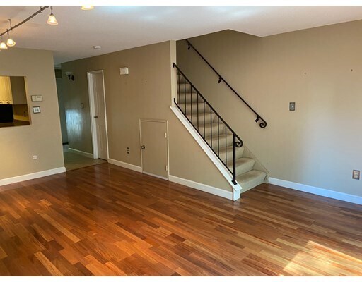 Building Photo - 32 Village Brook Ln
