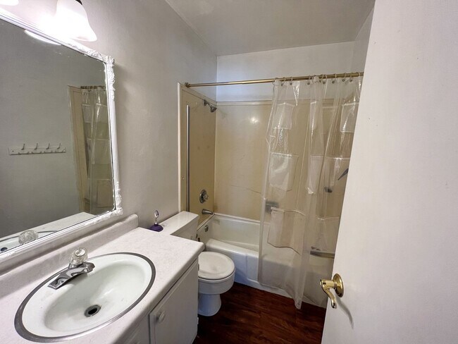Building Photo - Redlands 3 bed 1.5 bath with yard