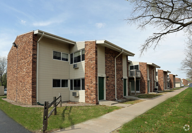 Building Photo - Evergreen Apartments