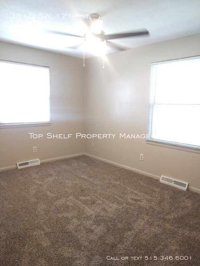 Foto del edificio - Duplex for rent, Garage and Basement!