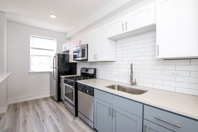Foto del edificio - 5920 N Ridge Ave
