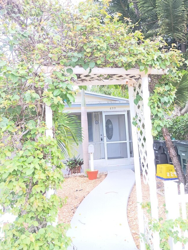 Building Photo - 622 N L St