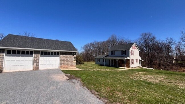 Foto del edificio - $1,600 Farmhouse Palmyra 4 bedroom 1.5 bath