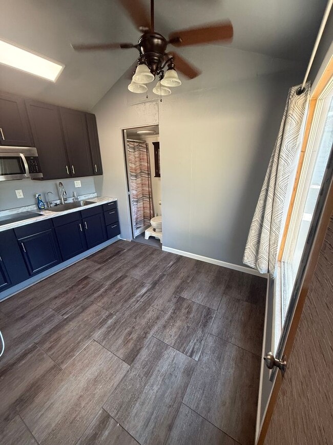 Foto del edificio - Cute Studio Apartment w/in walking distanc...