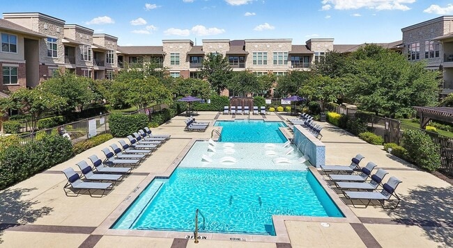 Building Photo - The Quadrangles on Twenty