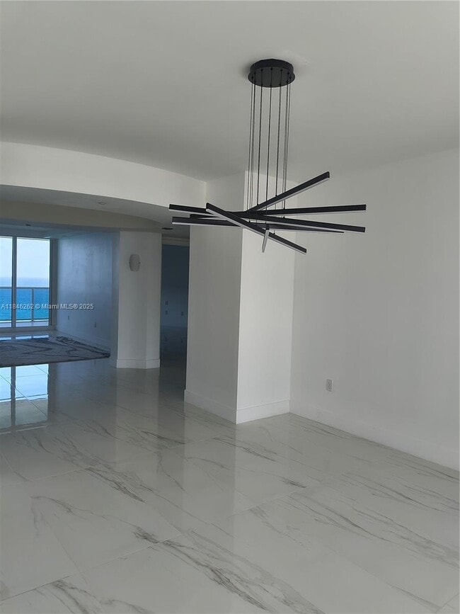 Foto del edificio - 19111 Collins Ave
