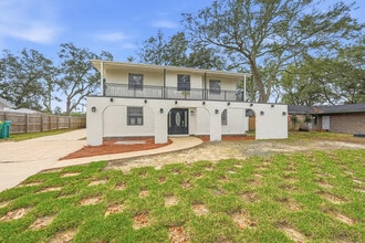 Building Photo - 120 Dyer St