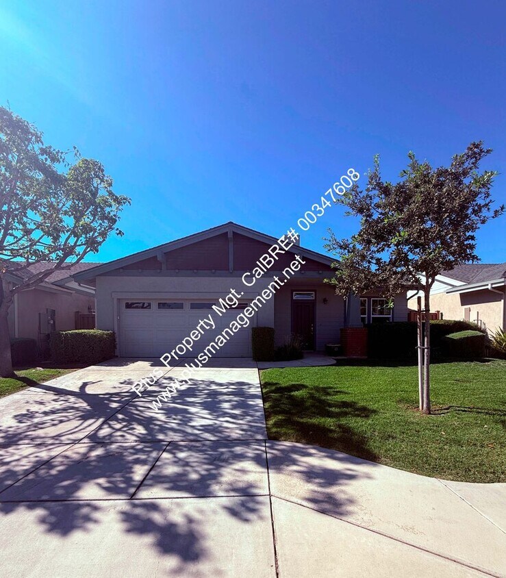 Primary Photo - Newer Single Story Home in The Stone Gate ...