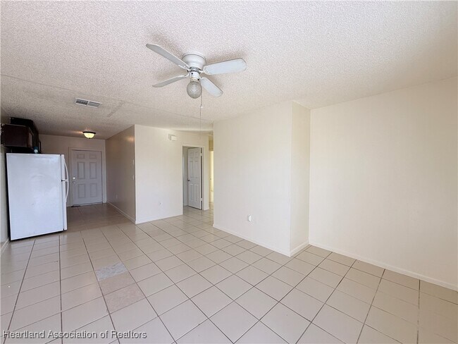 Foto del edificio - 4131 Commercial Dr