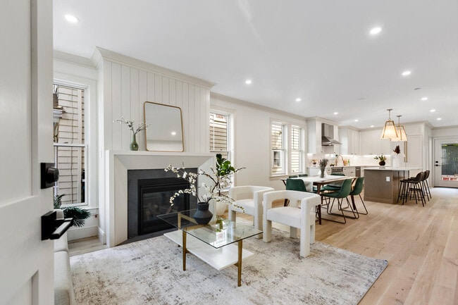 Building Photo - 8 Holly Ave